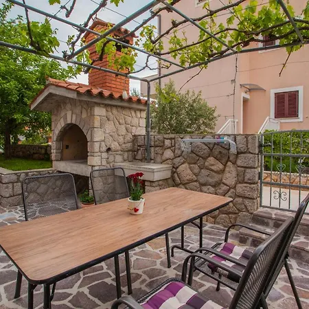 Muzic Guest house *