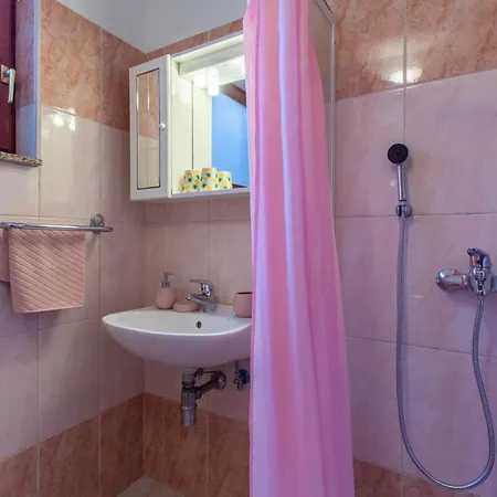 Muzic Guest house