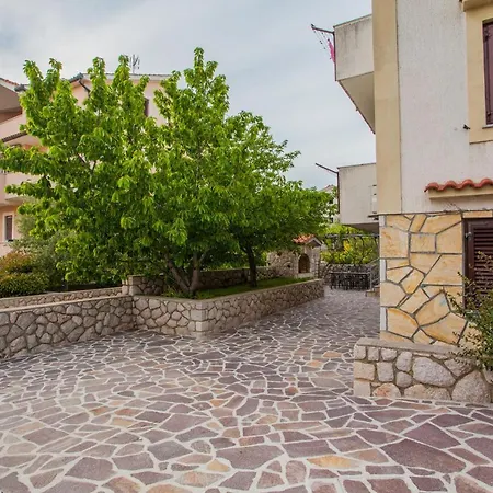 Muzic Guest house