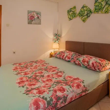 Muzic Guest house 3*